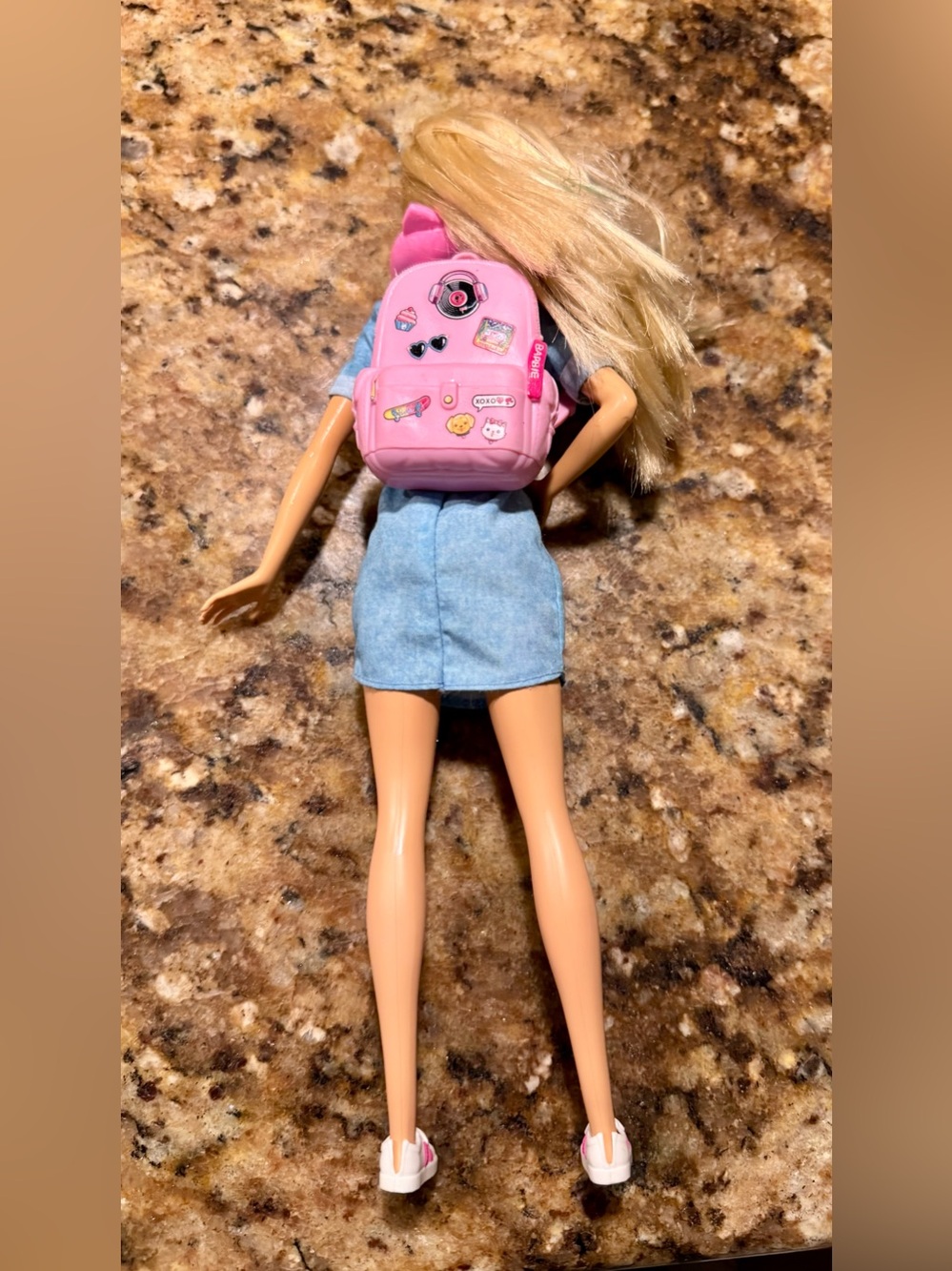 2019 Mattel Barbie Dreamhouse Adventures Barbie Doll Travel Neck Pillow Backpack - Picture 3 of 4